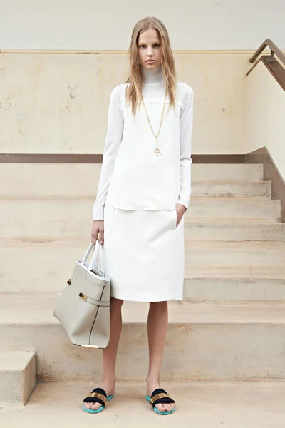 Look 19